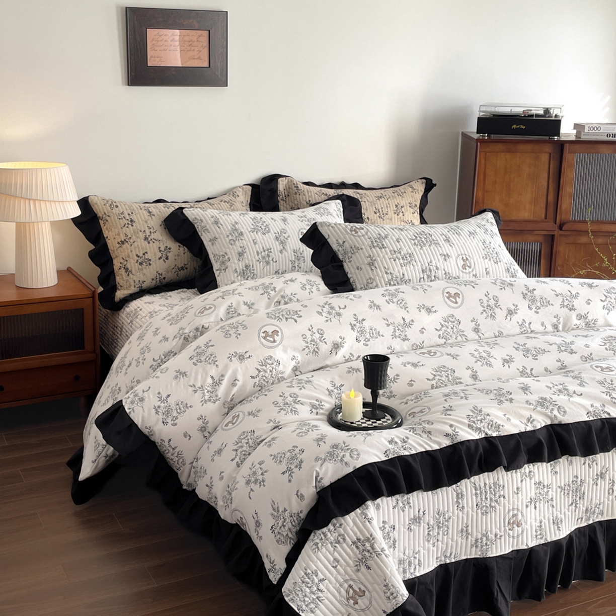 91家纺网 家纺一手货源 找家纺 慕澄家纺 2026新款高克重仿棉碎花床盖 花间小马