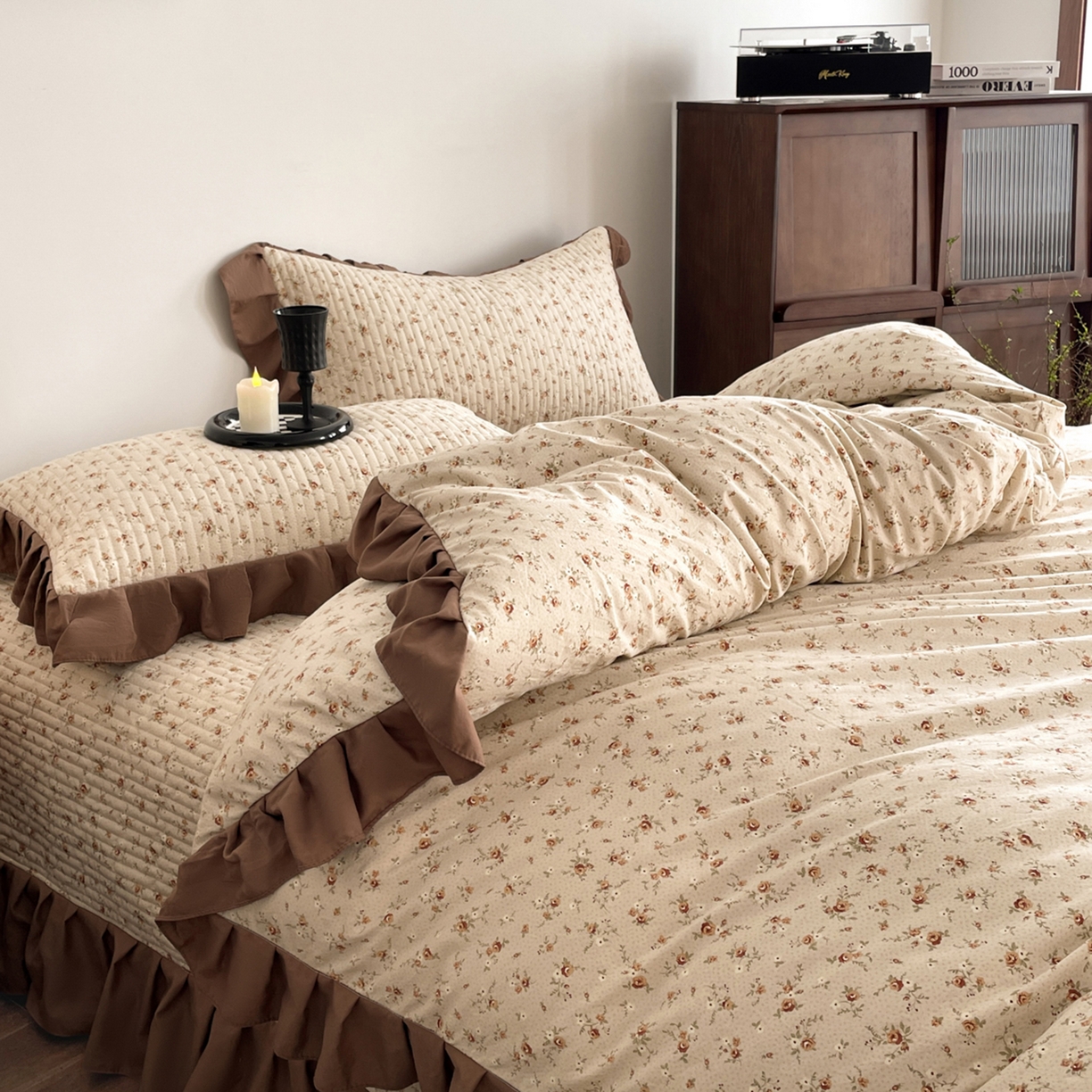 91家纺网 家纺一手货源 找家纺 慕澄家纺 2026新款高克重仿棉碎花床盖 午后