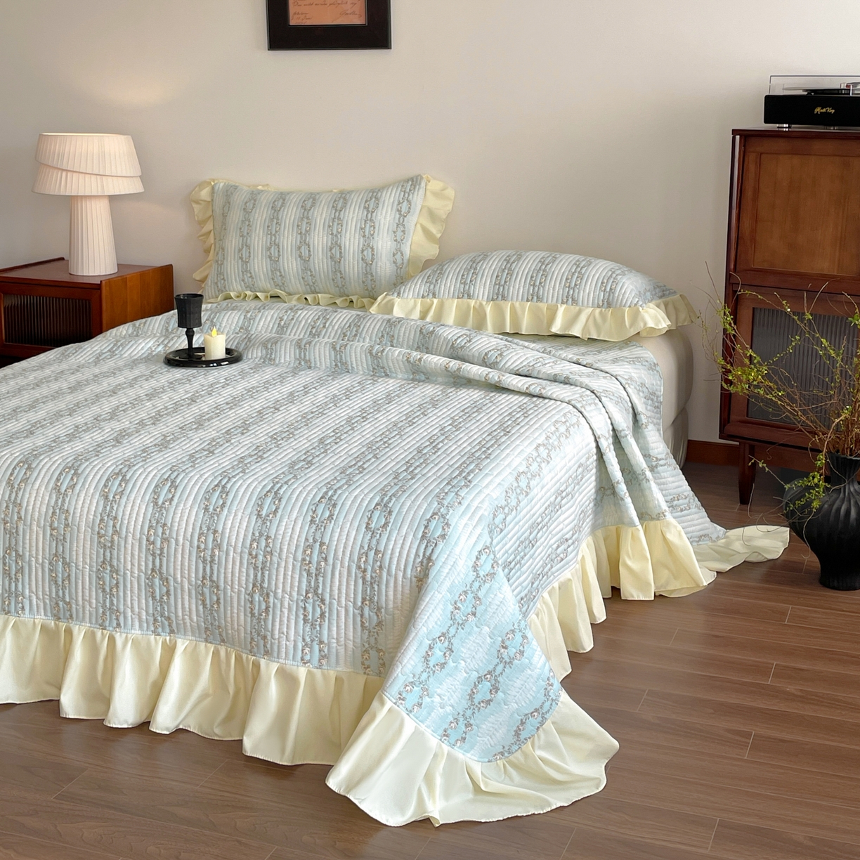 91家纺网 家纺一手货源 找家纺 慕澄家纺 2026新款高克重仿棉碎花床盖 蓝梦