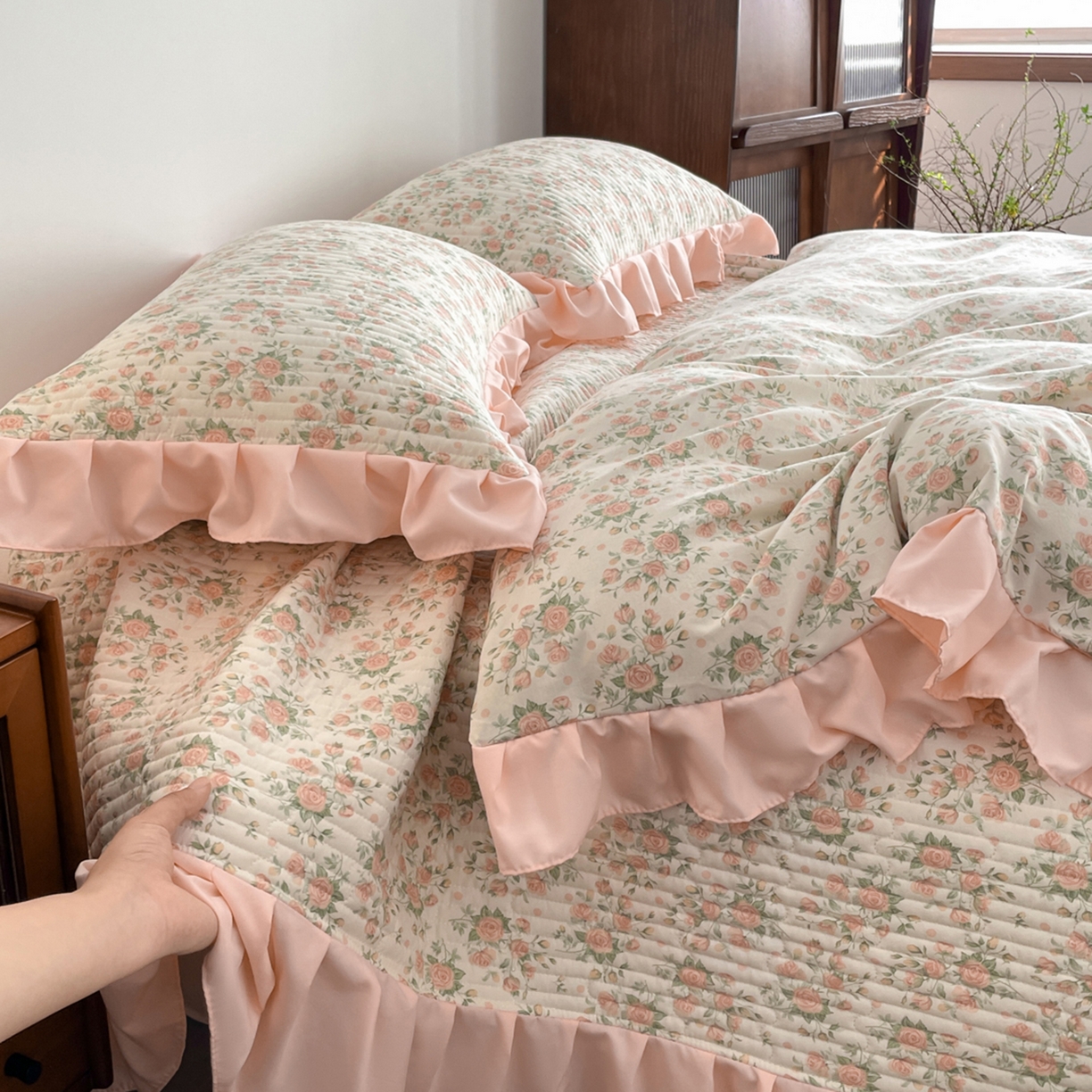 91家纺网 家纺一手货源 找家纺 慕澄家纺 2026新款高克重仿棉碎花床盖 情书