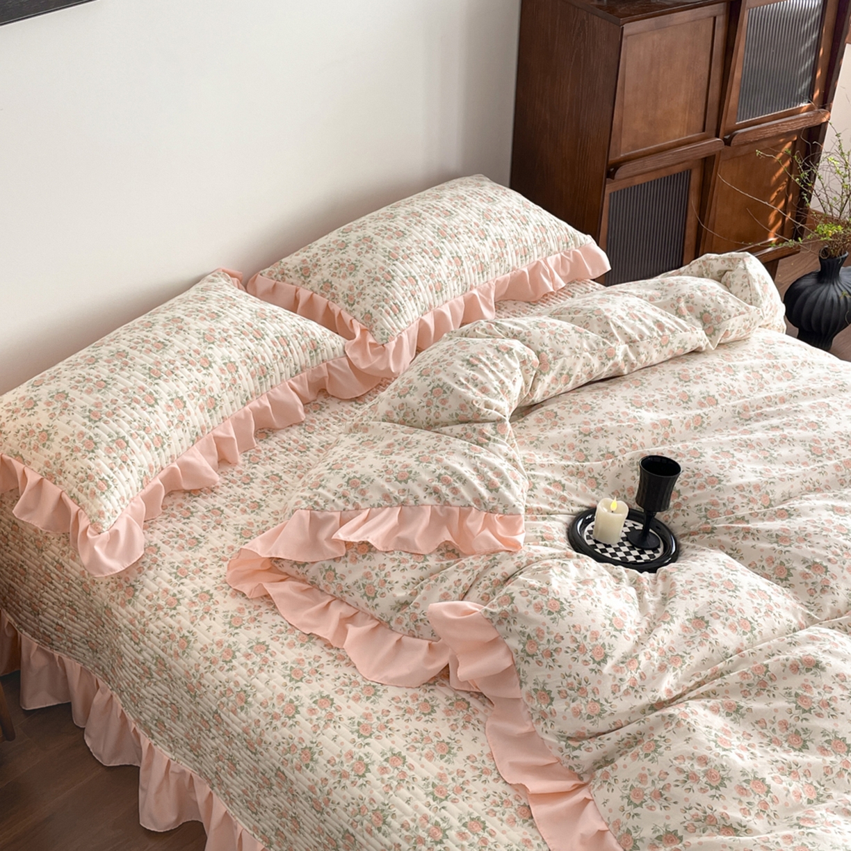 91家纺网 家纺一手货源 找家纺 慕澄家纺 2026新款高克重仿棉碎花床盖 情书