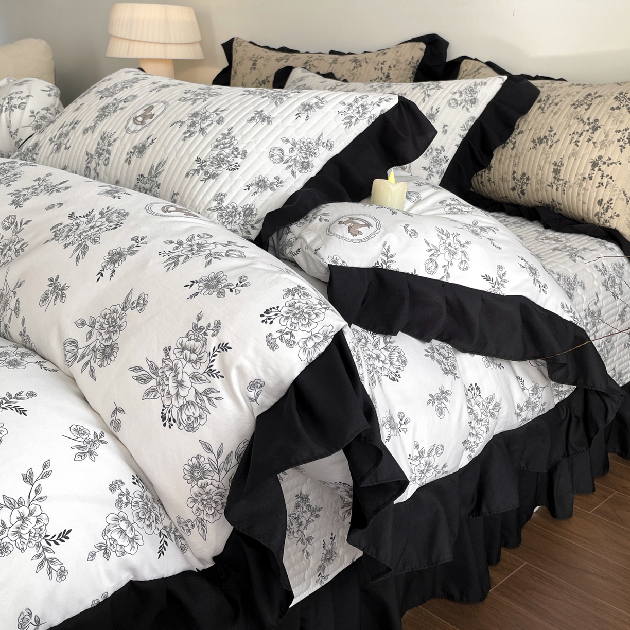 91家纺网 家纺一手货源 找家纺 慕澄家纺 2026新款高克重仿棉碎花床盖 花间小马