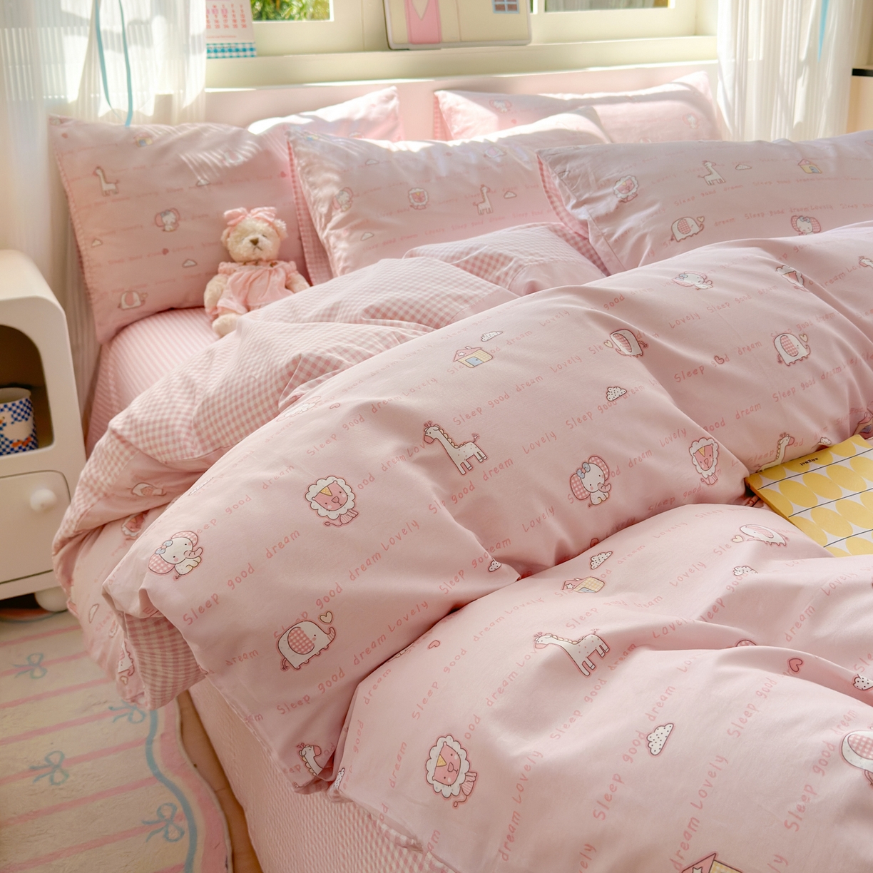 91家纺网 家纺一手货源 找家纺 梵克保罗 2026春夏新款ins小清新40支全棉13372四件套学生三件套单被套单枕套系列-第三批（单被套） 小象之家-粉