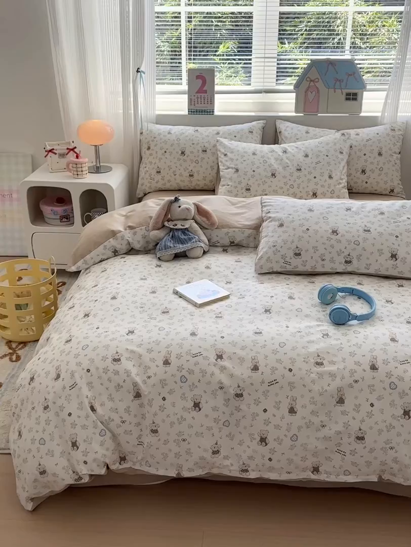 91家纺网 家纺一手货源 找家纺 梵克保罗 2026春夏新款ins小清新40支全棉13372四件套学生三件套单被套单枕套系列-第三批（单被套） 栗子狗