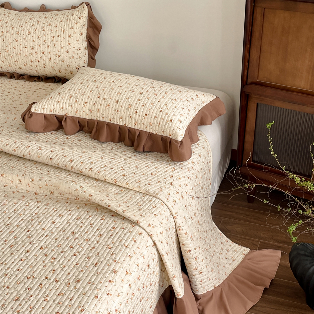 91家纺网 家纺一手货源 找家纺 慕澄家纺 2026新款高克重仿棉碎花床盖 午后