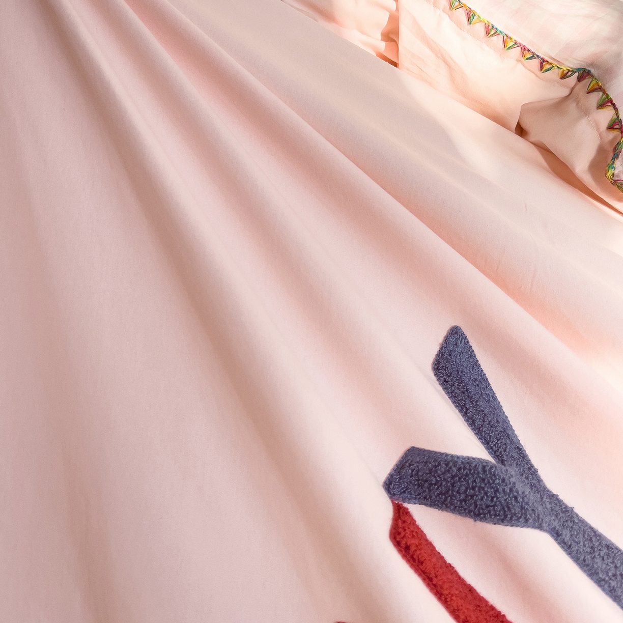 91家纺网 家纺一手货源 找家纺 炫拼家纺 2026新款A类全棉水洗棉贝壳边毛巾绣四件套-炫彩系列 炫彩-粉