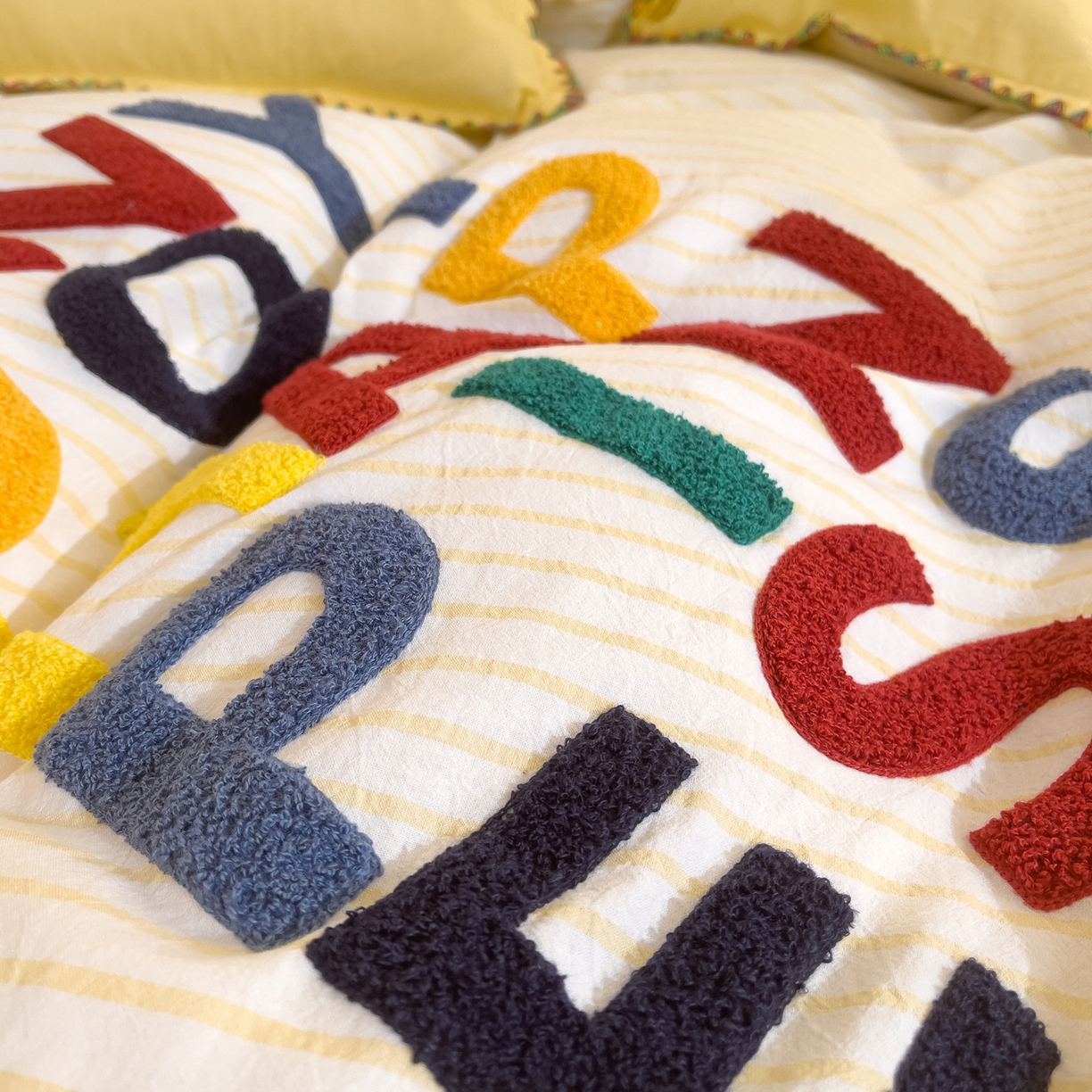 91家纺网 家纺一手货源 找家纺 炫拼家纺 2026新款A类全棉水洗棉贝壳边毛巾绣四件套-炫彩系列 炫彩-黄