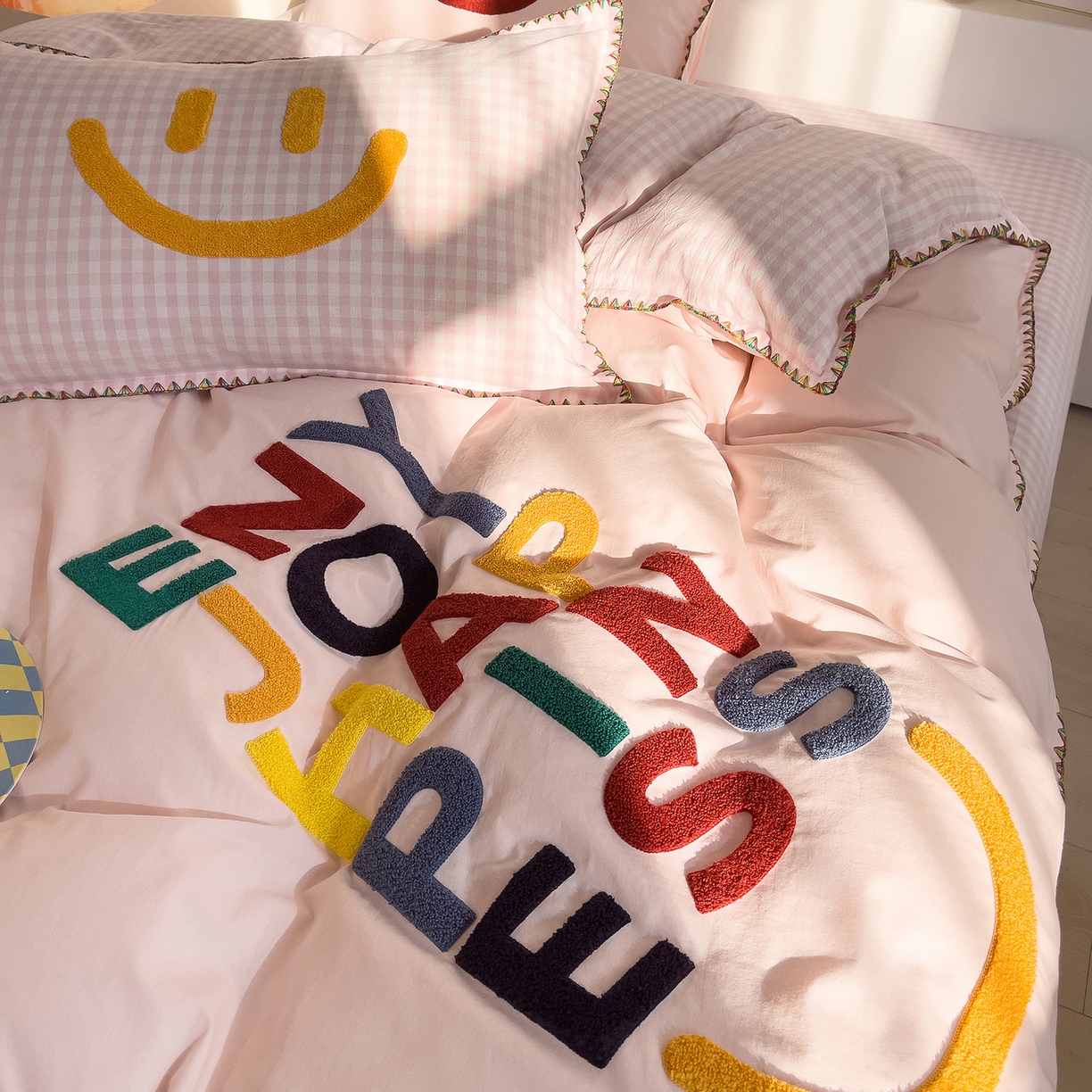 91家纺网 家纺一手货源 找家纺 炫拼家纺 2026新款A类全棉水洗棉贝壳边毛巾绣四件套-炫彩系列 炫彩-粉