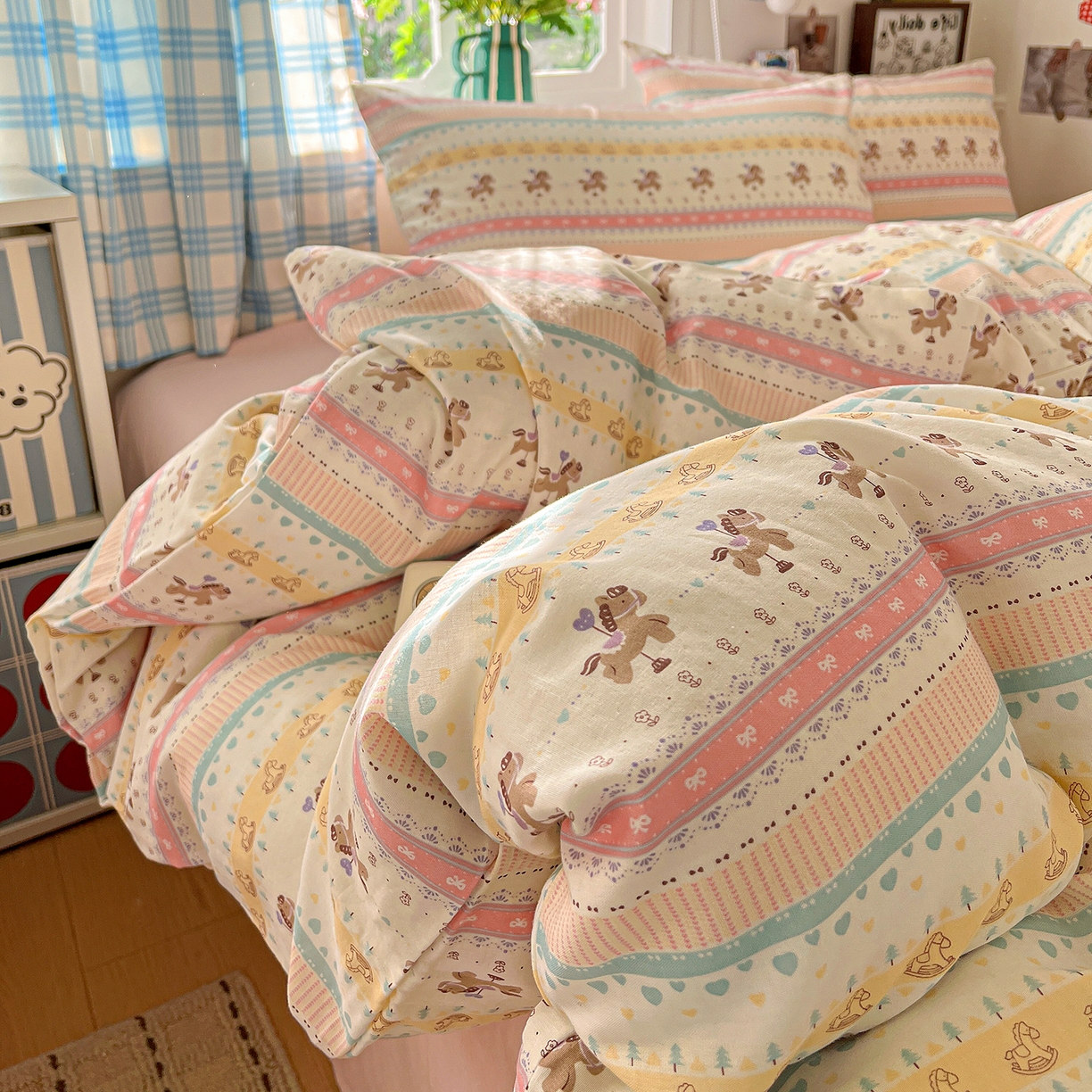 91家纺网 家纺一手货源 找家纺 焱博家纺 2026新款A类全棉双层纱系列四件套 星轨小木马