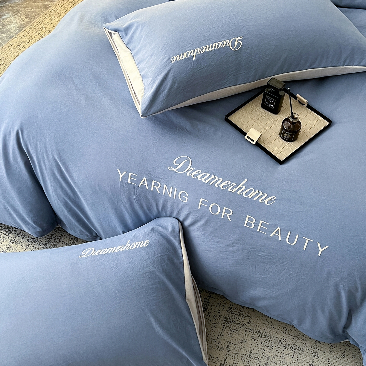 91家纺网 家纺一手货源 找家纺 （总）鑫利来家纺 2026新款古法仿棉水洗棉刺绣四件套纯色双拼水洗云朵棉磨毛简约字母刺绣四件套