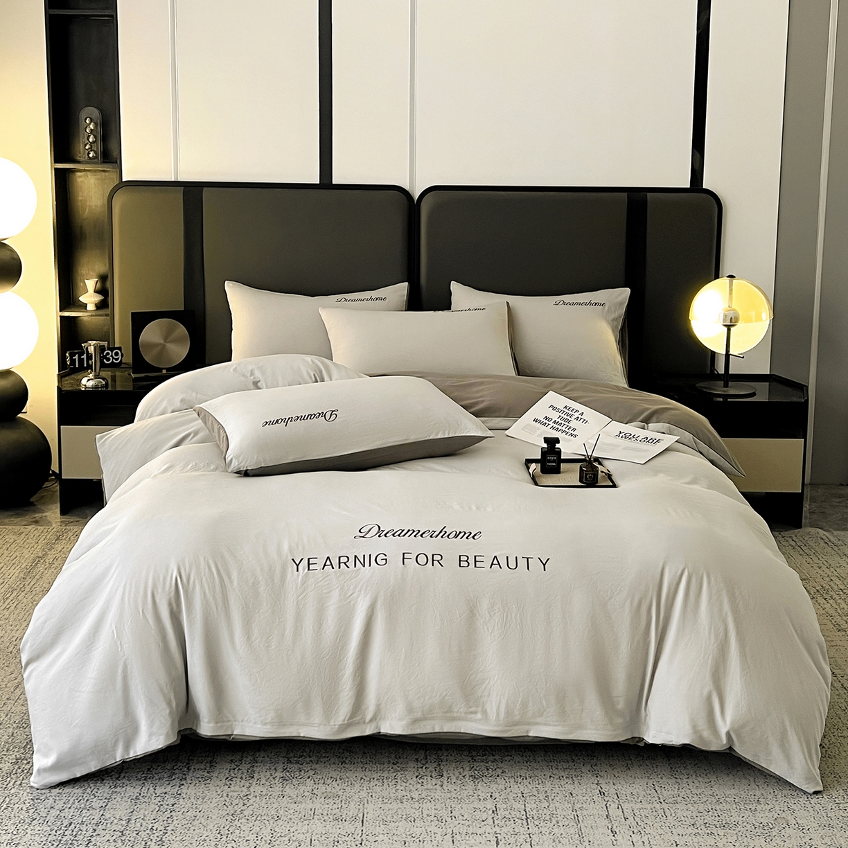 91家纺网 家纺一手货源 找家纺 鑫利来家纺 2026新款水洗云朵棉刺绣四件套纯色双拼水洗磨毛简约字母刺绣四件套 慕斯-山灰+中灰