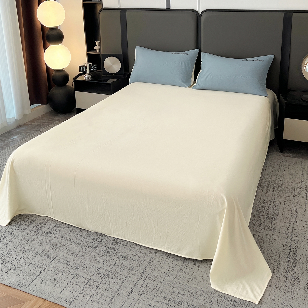 91家纺网 家纺一手货源 找家纺 鑫利来家纺 2026新款水洗云朵棉刺绣四件套纯色双拼水洗磨毛简约字母刺绣四件套 慕斯-海清+奶白