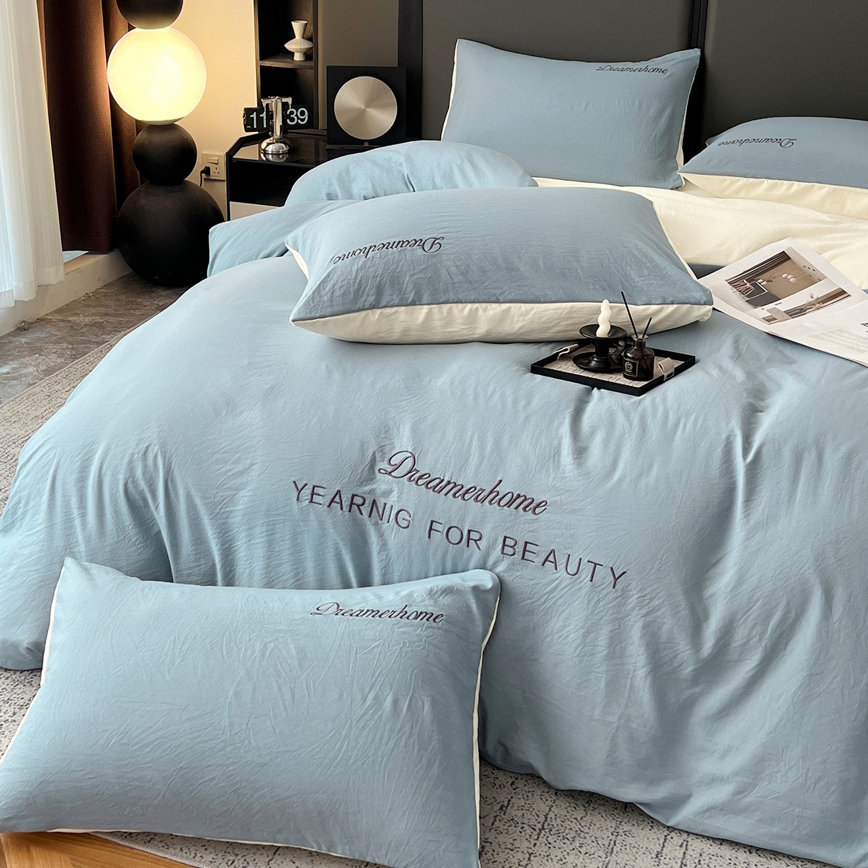 91家纺网 家纺一手货源 找家纺 鑫利来家纺 2026新款水洗云朵棉刺绣四件套纯色双拼水洗磨毛简约字母刺绣四件套 慕斯-海清+奶白