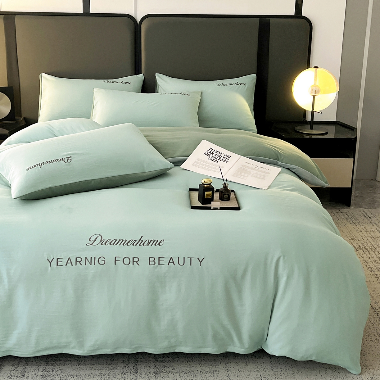 91家纺网 家纺一手货源 找家纺 鑫利来家纺 2026新款水洗云朵棉刺绣四件套纯色双拼水洗磨毛简约字母刺绣四件套 慕斯-繁星蓝+天青