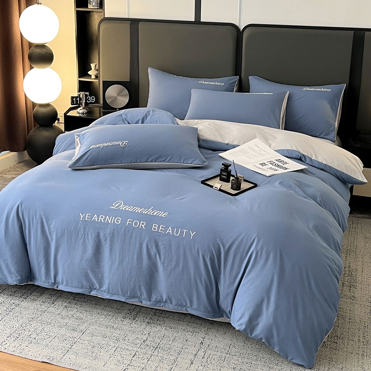 91家纺网 家纺一手货源 找家纺 鑫利来家纺 2026新款水洗云朵棉刺绣四件套纯色双拼水洗磨毛简约字母刺绣四件套 慕斯-宾利兰+山灰