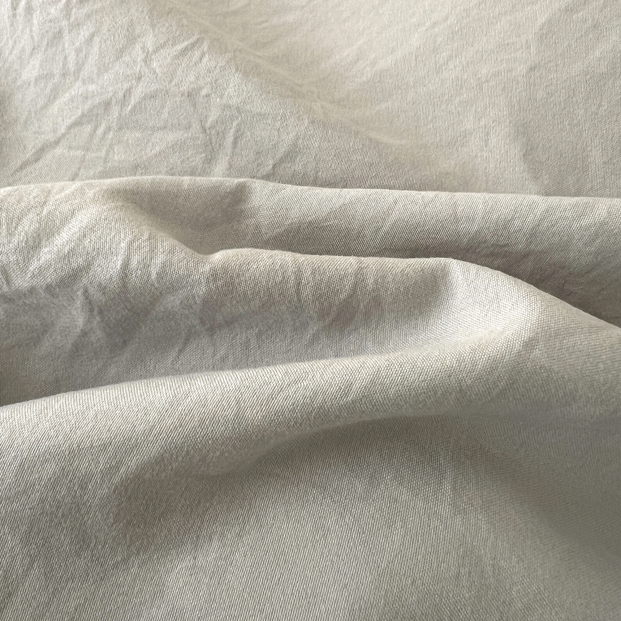 91家纺网 家纺一手货源 找家纺 鑫利来家纺 2026新款水洗云朵棉刺绣四件套纯色双拼水洗磨毛简约字母刺绣四件套 慕斯-山灰+中灰