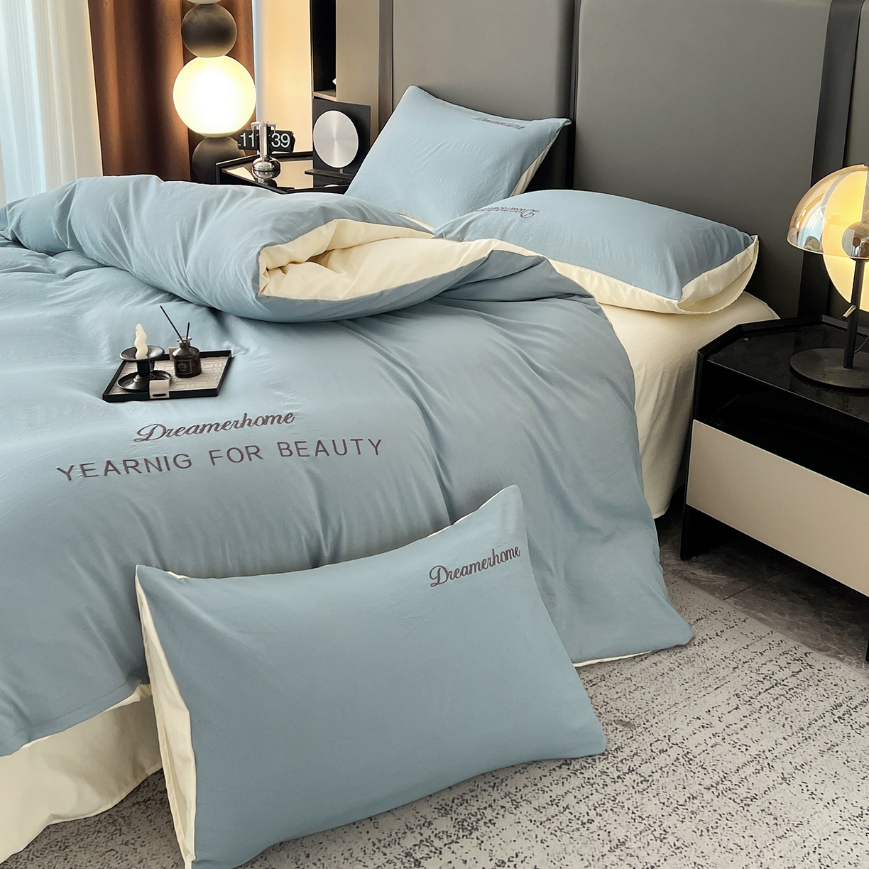 91家纺网 家纺一手货源 找家纺 鑫利来家纺 2026新款水洗云朵棉刺绣四件套纯色双拼水洗磨毛简约字母刺绣四件套 慕斯-海清+奶白