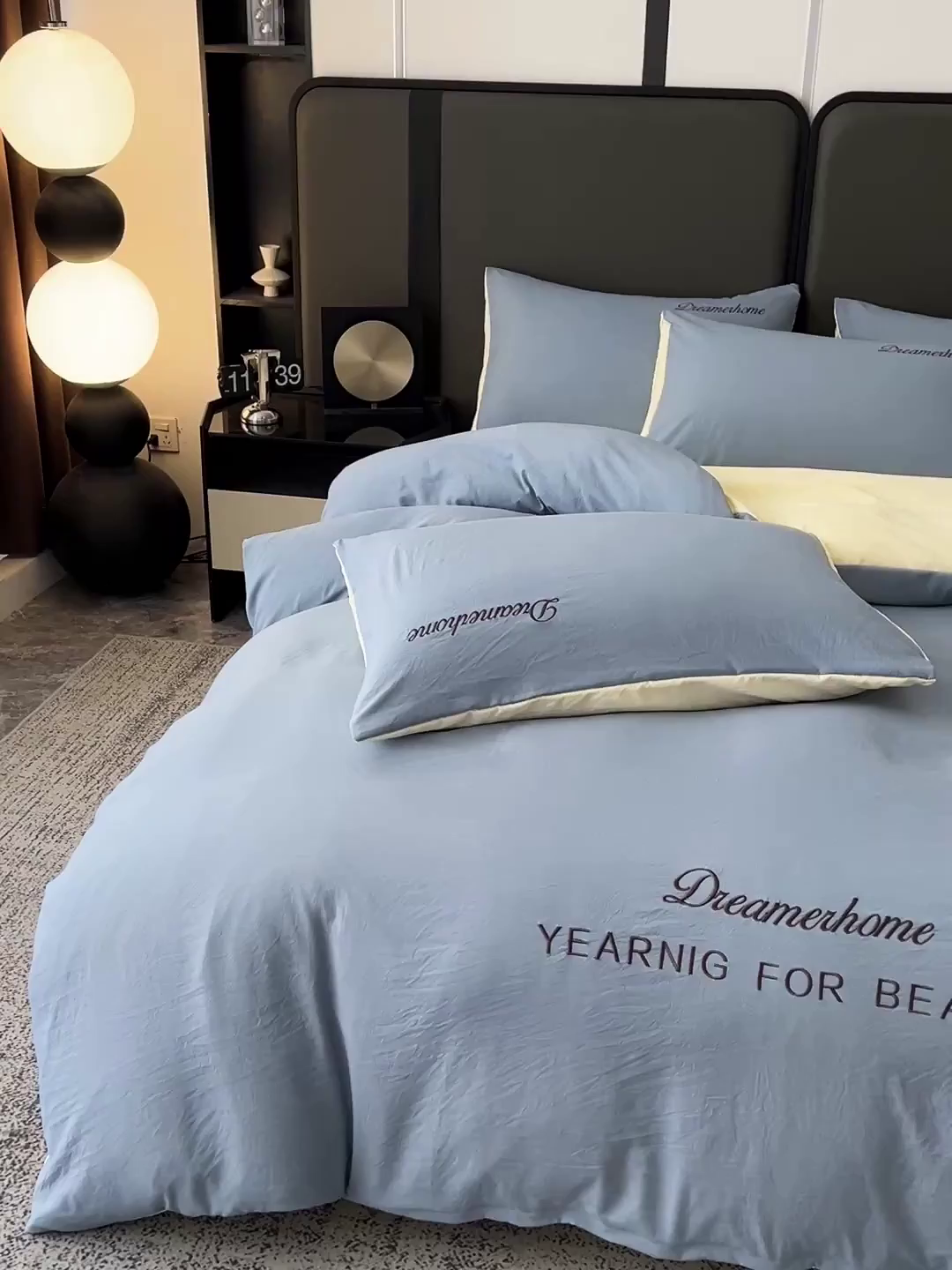 91家纺网 家纺一手货源 找家纺 鑫利来家纺 2026新款水洗云朵棉刺绣四件套纯色双拼水洗磨毛简约字母刺绣四件套 慕斯-海清+奶白