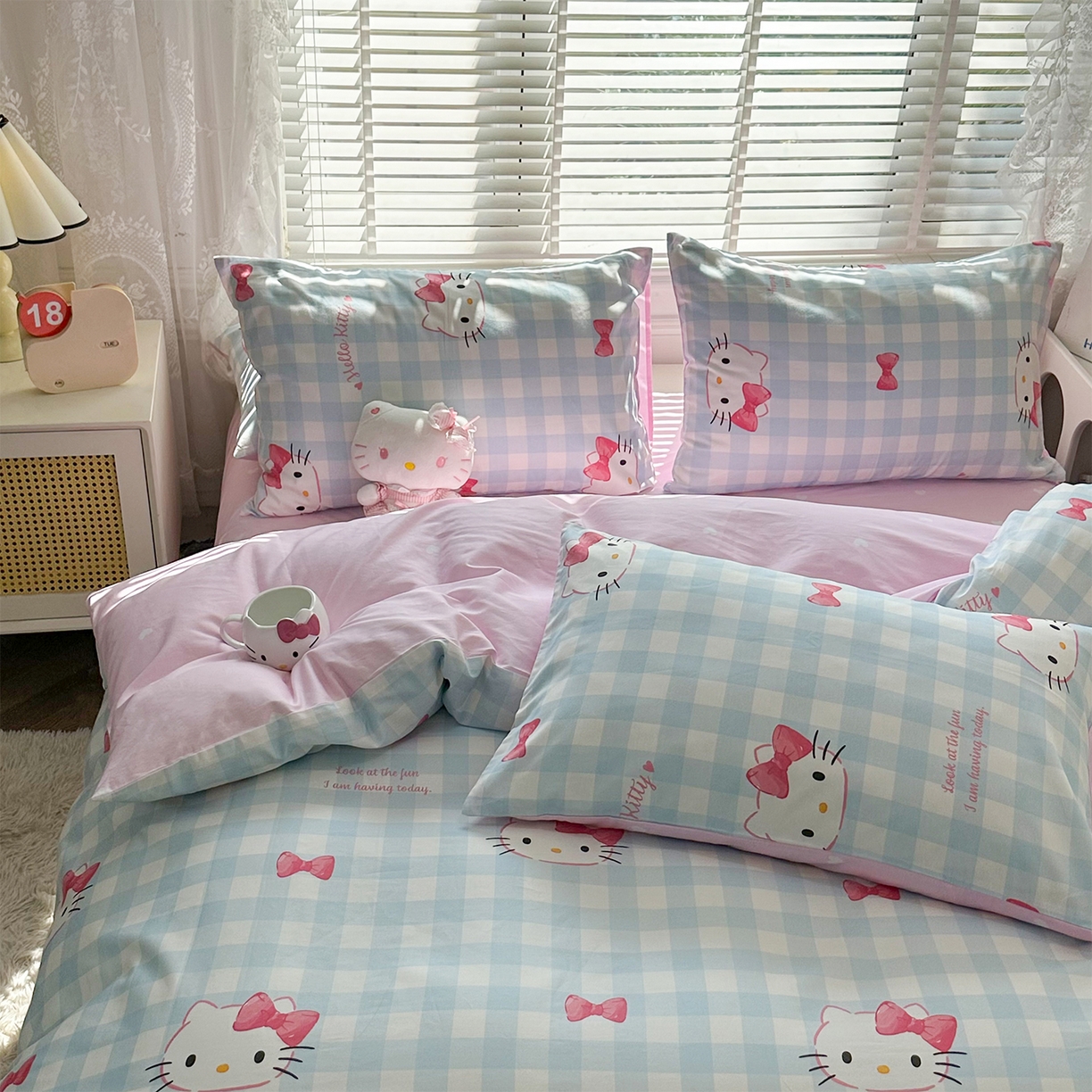 91家纺网 家纺一手货源 找家纺 玉元坊 2026新款正版授权三丽鸥系列全棉纯棉床单四件套学生三件套-凯蒂猫系列 乖巧KT【简约款】