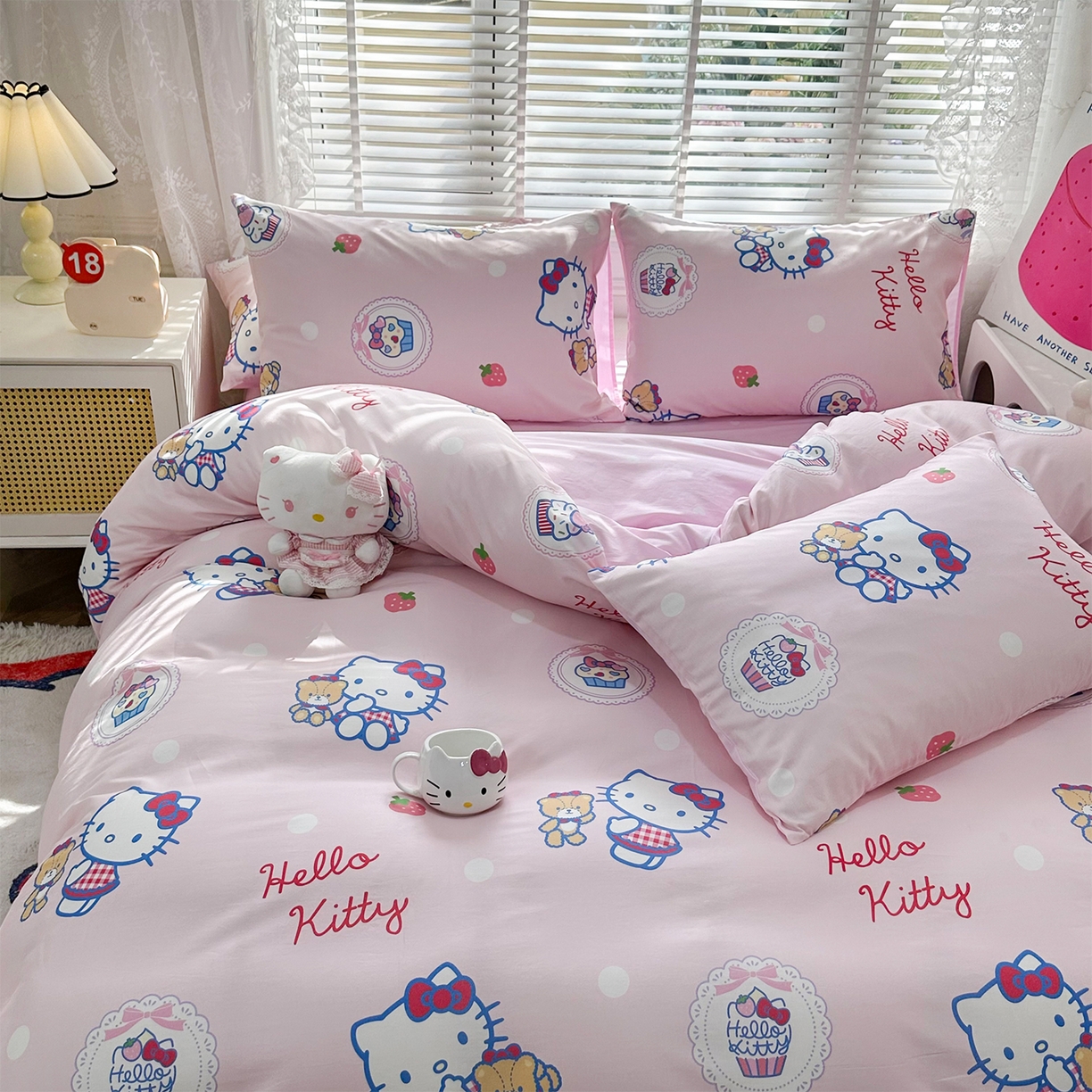 91家纺网 家纺一手货源 找家纺 玉元坊 2026新款正版授权三丽鸥系列全棉纯棉床单四件套学生三件套-凯蒂猫系列 KT和熊粉【简约款】