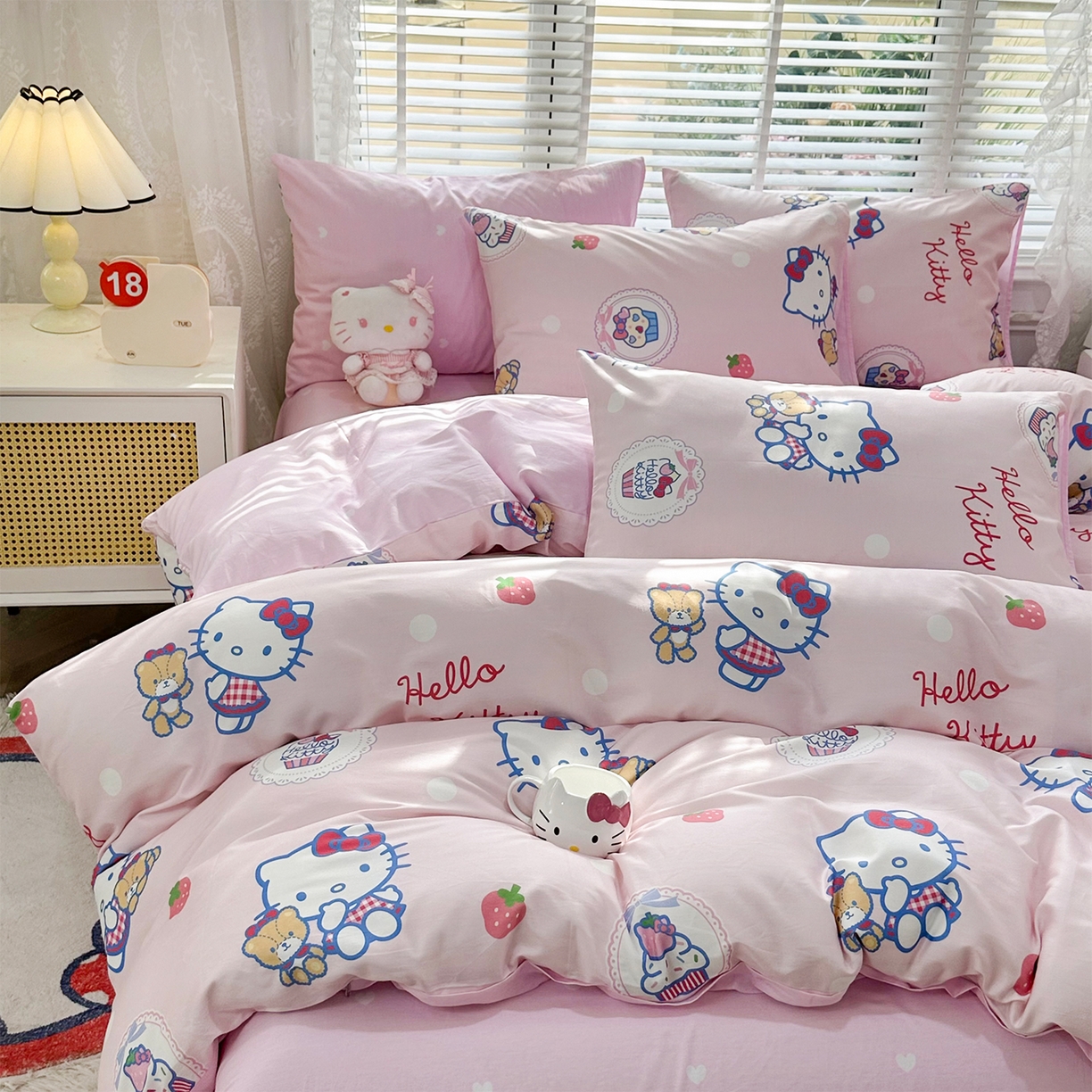 91家纺网 家纺一手货源 找家纺 玉元坊 2026新款正版授权三丽鸥系列全棉纯棉床单四件套学生三件套-凯蒂猫系列 KT和熊粉【简约款】