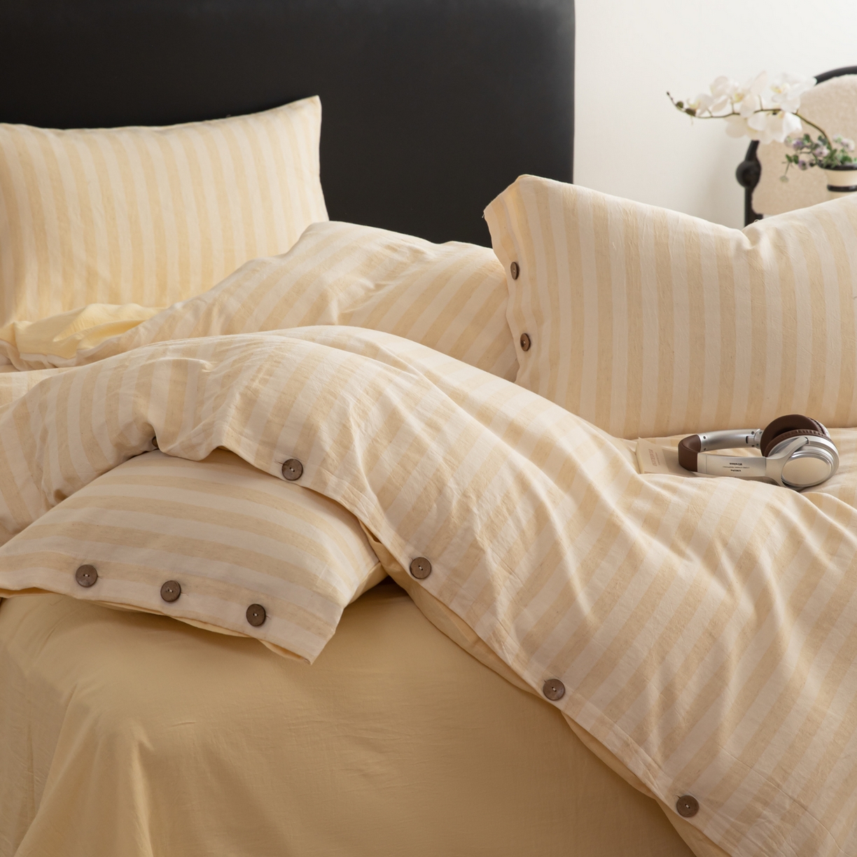 91家纺网 家纺一手货源 找家纺 女子家纺 2026新款A类棉麻纽扣款四件套--条纹格子系列 黄条-暖梦