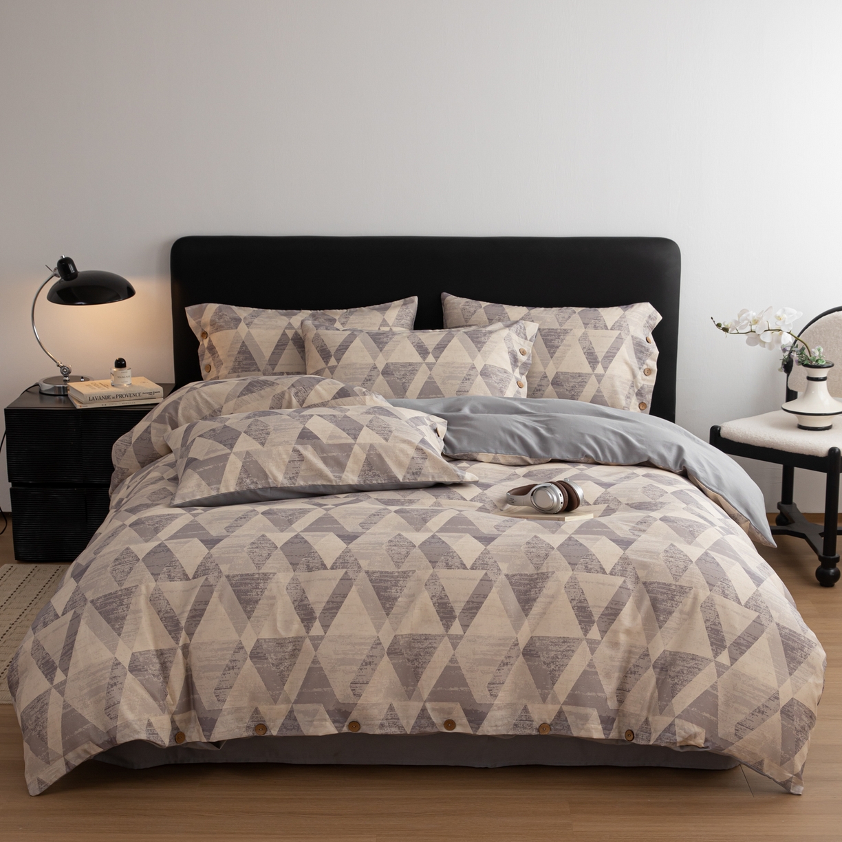 91家纺网 家纺一手货源 找家纺 女子家纺 2026新款A类棉麻纽扣款四件套--条纹格子系列 几何灰调