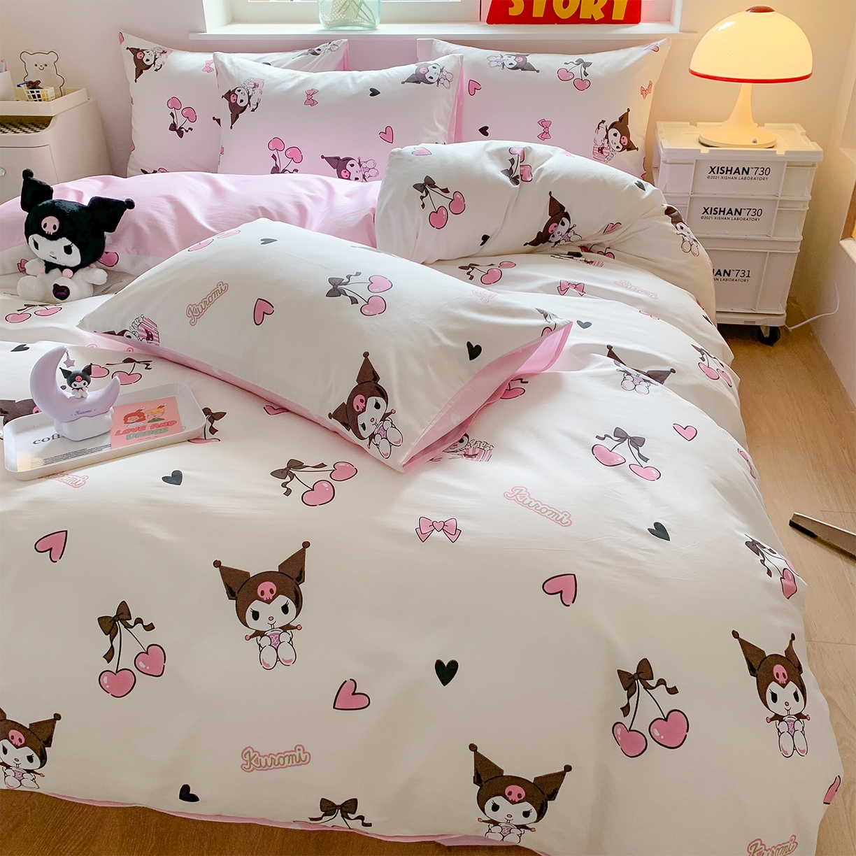 91家纺网 家纺一手货源 找家纺 玉元坊 2026新款正版授权三丽鸥系列全棉纯棉床单四件套学生三件套-库洛米系列 樱桃库洛米【简约款】