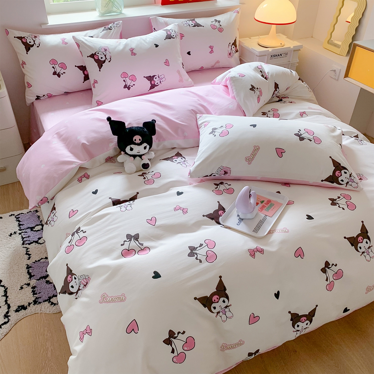 91家纺网 家纺一手货源 找家纺 玉元坊 2026新款正版授权三丽鸥系列全棉纯棉床单四件套学生三件套-库洛米系列 樱桃库洛米【简约款】