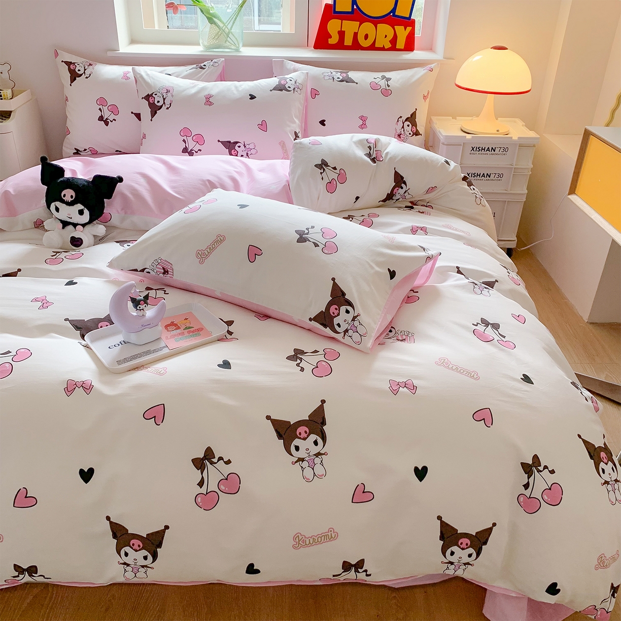 91家纺网 家纺一手货源 找家纺 玉元坊 2026新款正版授权三丽鸥系列全棉纯棉床单四件套学生三件套-库洛米系列 樱桃库洛米【简约款】