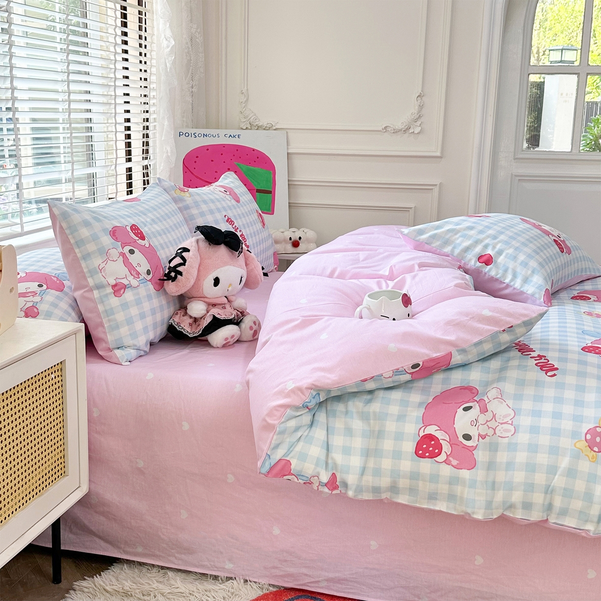 91家纺网 家纺一手货源 找家纺 玉元坊 2026新款正版授权三丽鸥系列全棉纯棉床单四件套学生三件套-美乐蒂系列 乖乖美乐蒂【简约款】