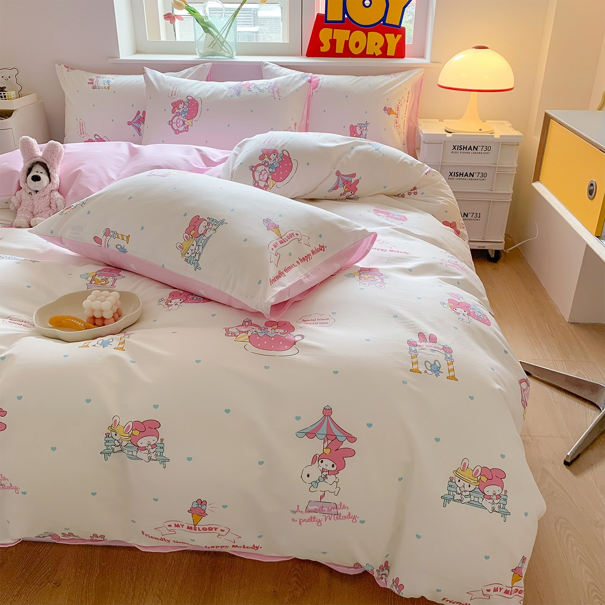 91家纺网 家纺一手货源 找家纺 玉元坊 2026新款正版授权三丽鸥系列全棉纯棉床单四件套学生三件套-美乐蒂系列 开心美乐蒂【简约款】