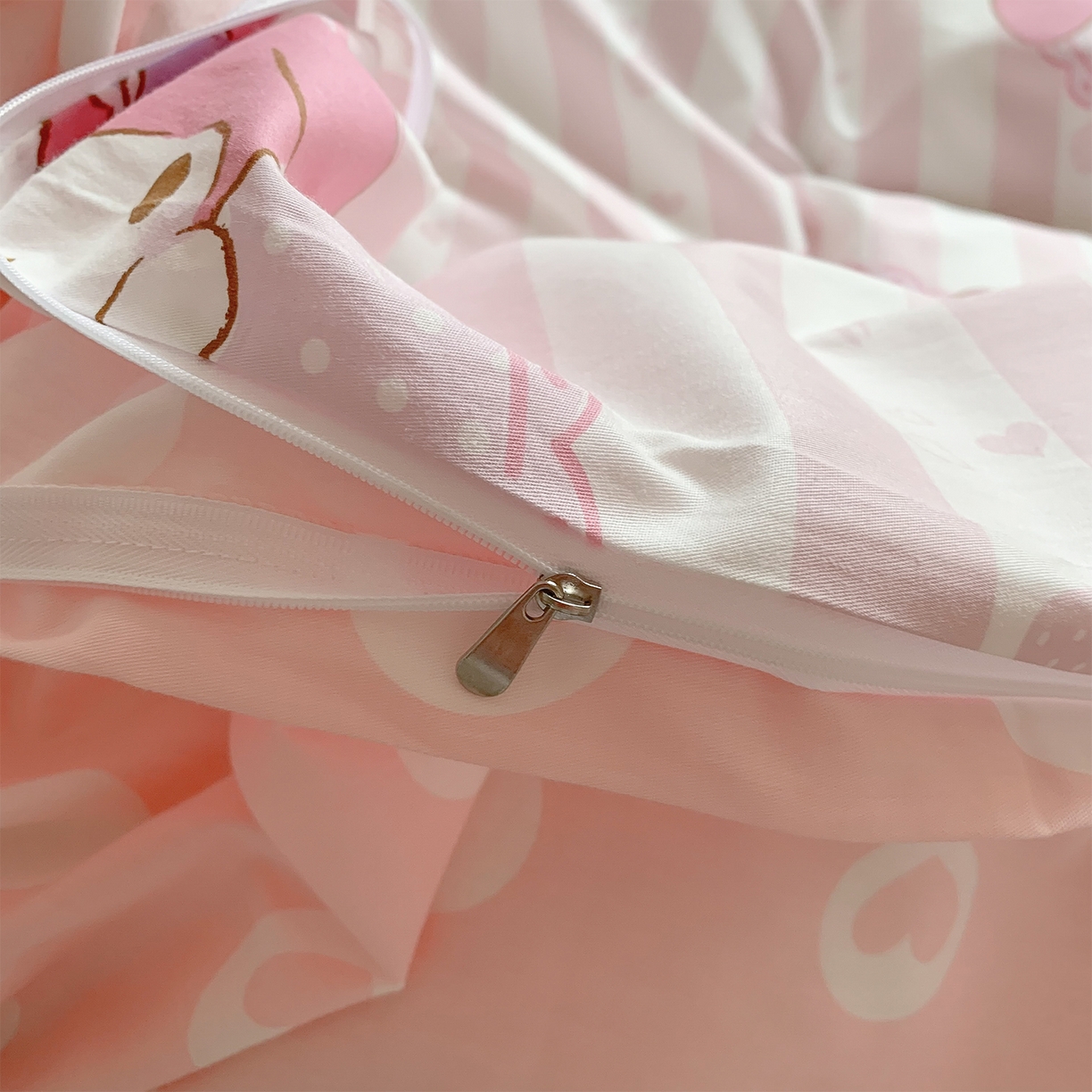 91家纺网 家纺一手货源 找家纺 玉元坊 2026新款正版授权三丽鸥系列全棉纯棉床单四件套学生三件套-美乐蒂系列 甜甜美乐蒂【简约款】