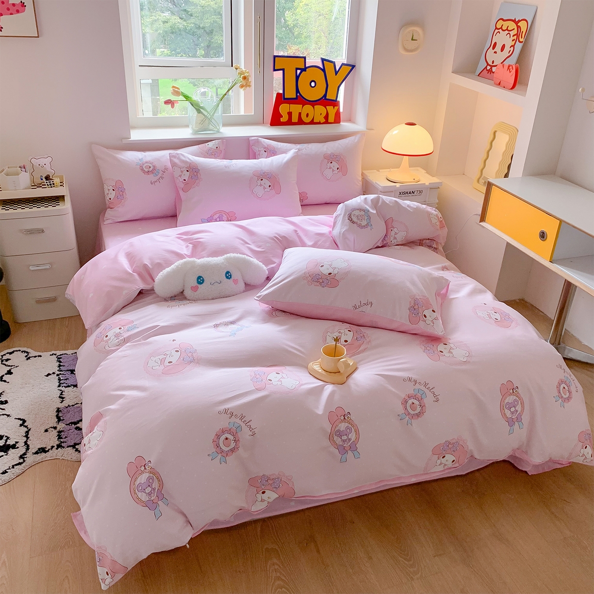 91家纺网 家纺一手货源 找家纺 玉元坊 2026新款正版授权三丽鸥系列全棉纯棉床单四件套学生三件套-美乐蒂系列 小兔美乐蒂【简约款】