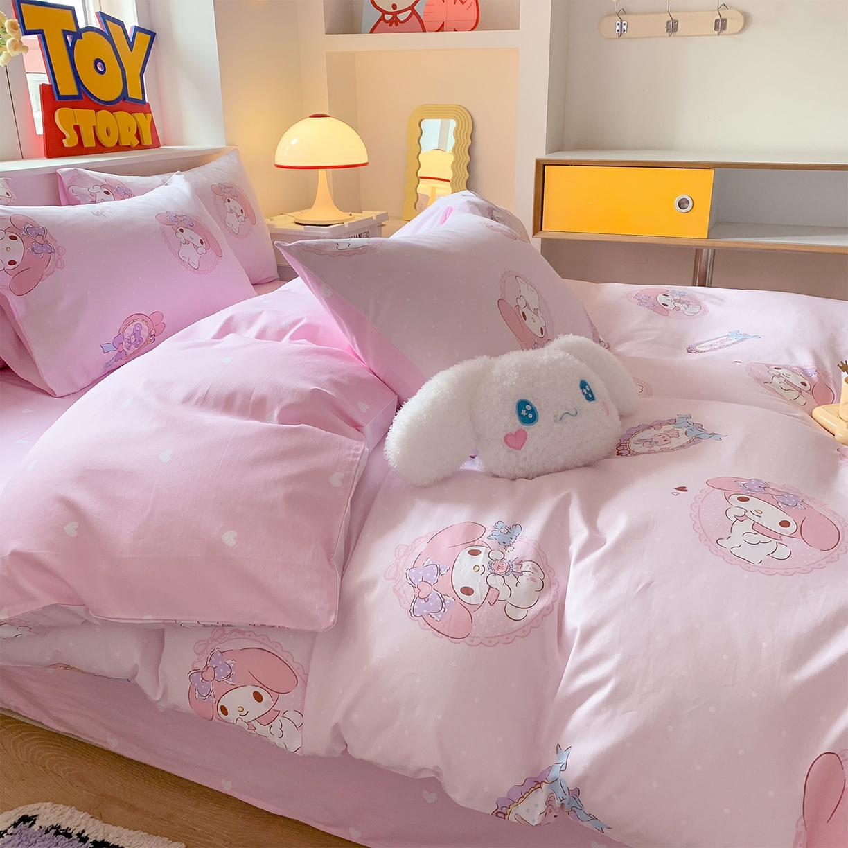 91家纺网 家纺一手货源 找家纺 玉元坊 2026新款正版授权三丽鸥系列全棉纯棉床单四件套学生三件套-美乐蒂系列 小兔美乐蒂【简约款】