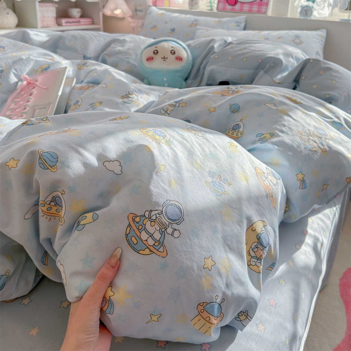 91家纺网 家纺一手货源 找家纺 名兮家居 2026跑量款全棉印花四件套 遨游星际