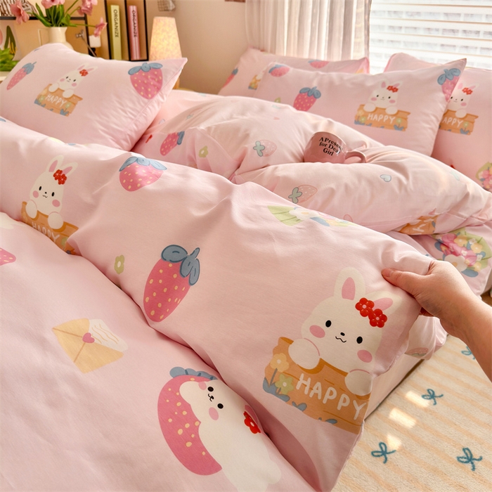 91家纺网 家纺一手货源 找家纺 名兮家居 2026跑量款全棉印花四件套 草莓小白兔