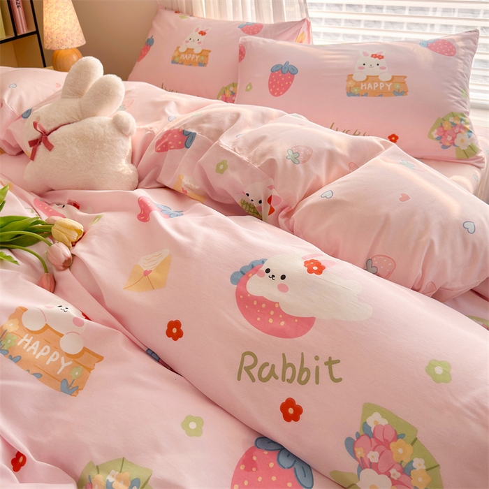 91家纺网 家纺一手货源 找家纺 名兮家居 2026跑量款全棉印花四件套 草莓小白兔