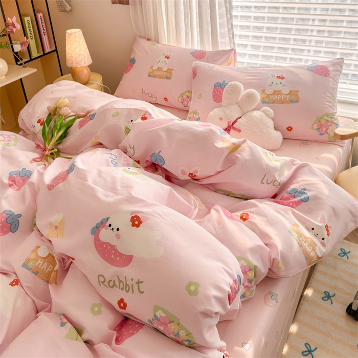 91家纺网 家纺一手货源 找家纺 名兮家居 2026跑量款全棉印花四件套 草莓小白兔