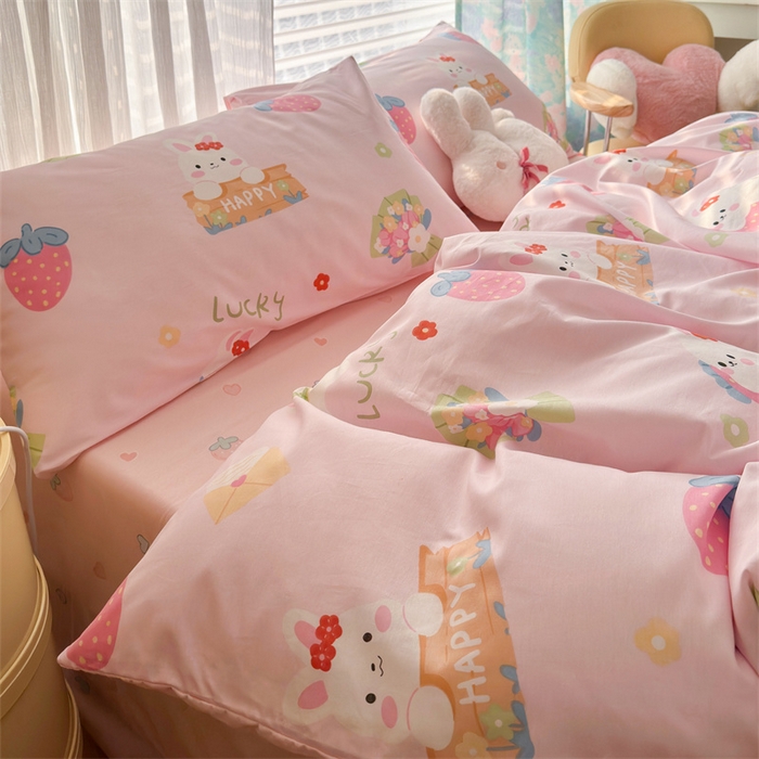 91家纺网 家纺一手货源 找家纺 名兮家居 2026跑量款全棉印花四件套 草莓小白兔