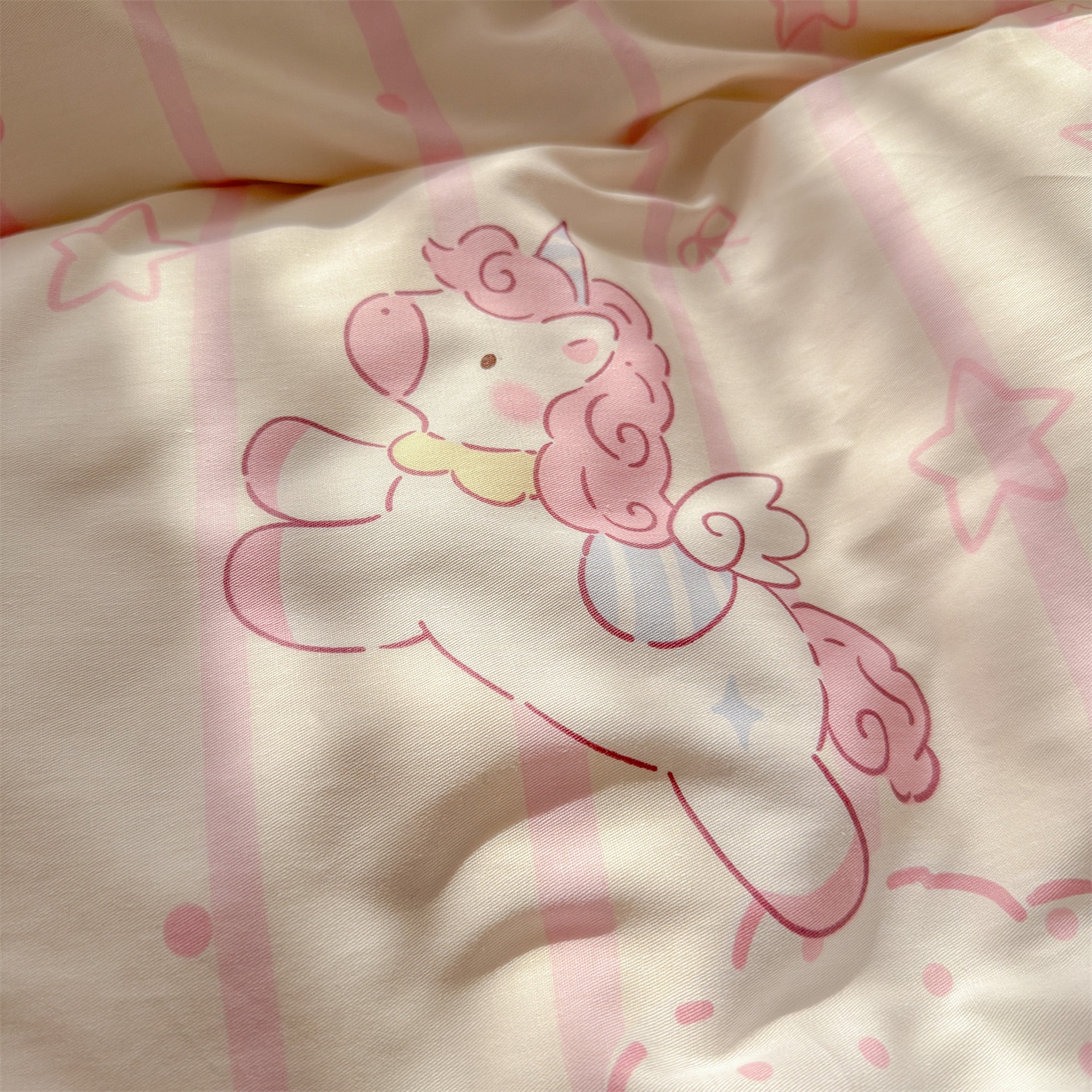 91家纺网 家纺一手货源 找家纺 名兮家居 2026跑量款全棉印花四件套 独角兽粉