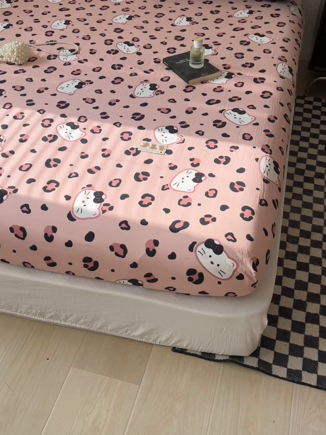 91家纺网 家纺一手货源 找家纺 繁花家居 2026新款泡芙棉云感木棉邹邹纱单床笠床单单件学生床 粉豹喵爪