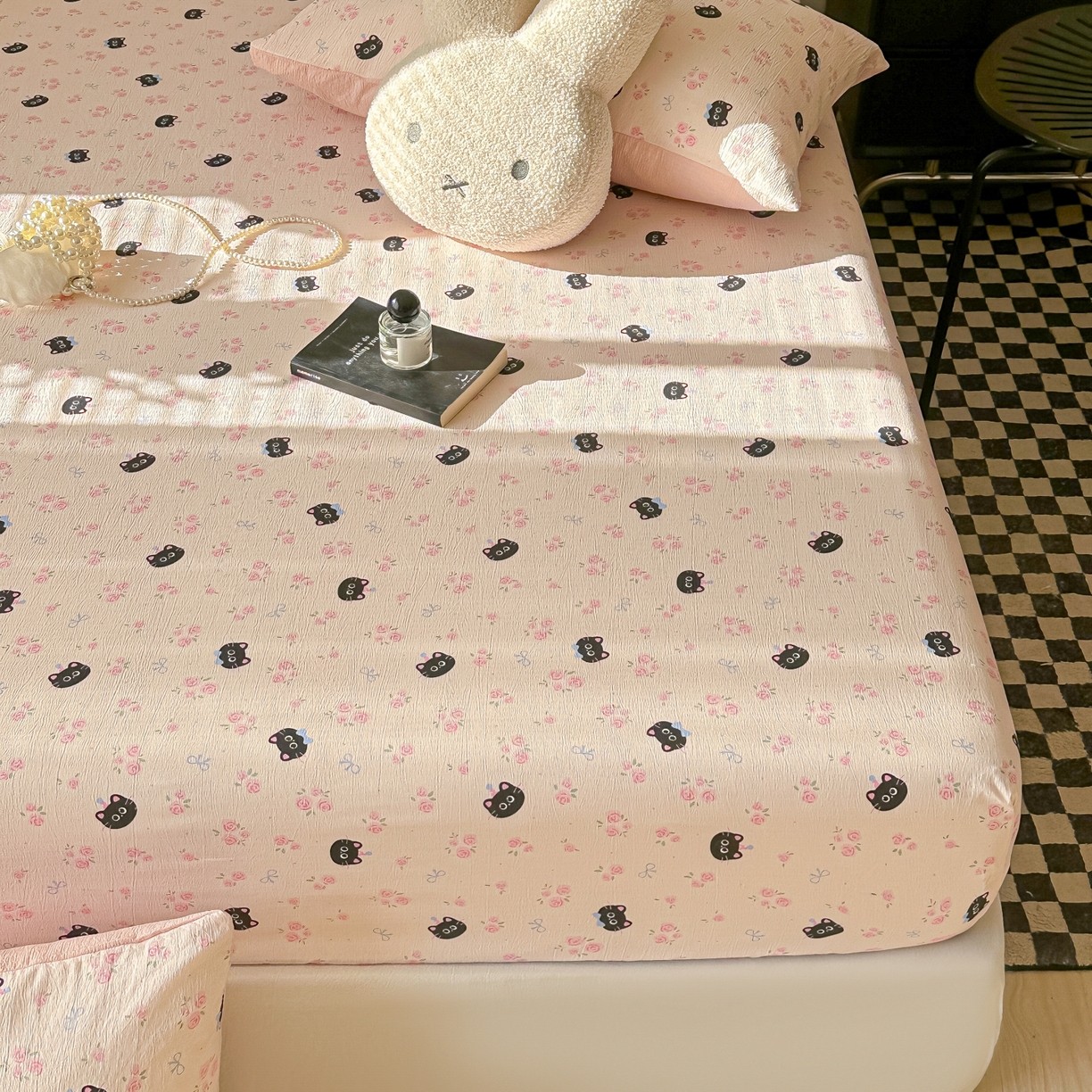 91家纺网 家纺一手货源 找家纺 繁花家居 2026新款泡芙棉云感木棉邹邹纱单床笠床单单件学生床 粉糖喵仔