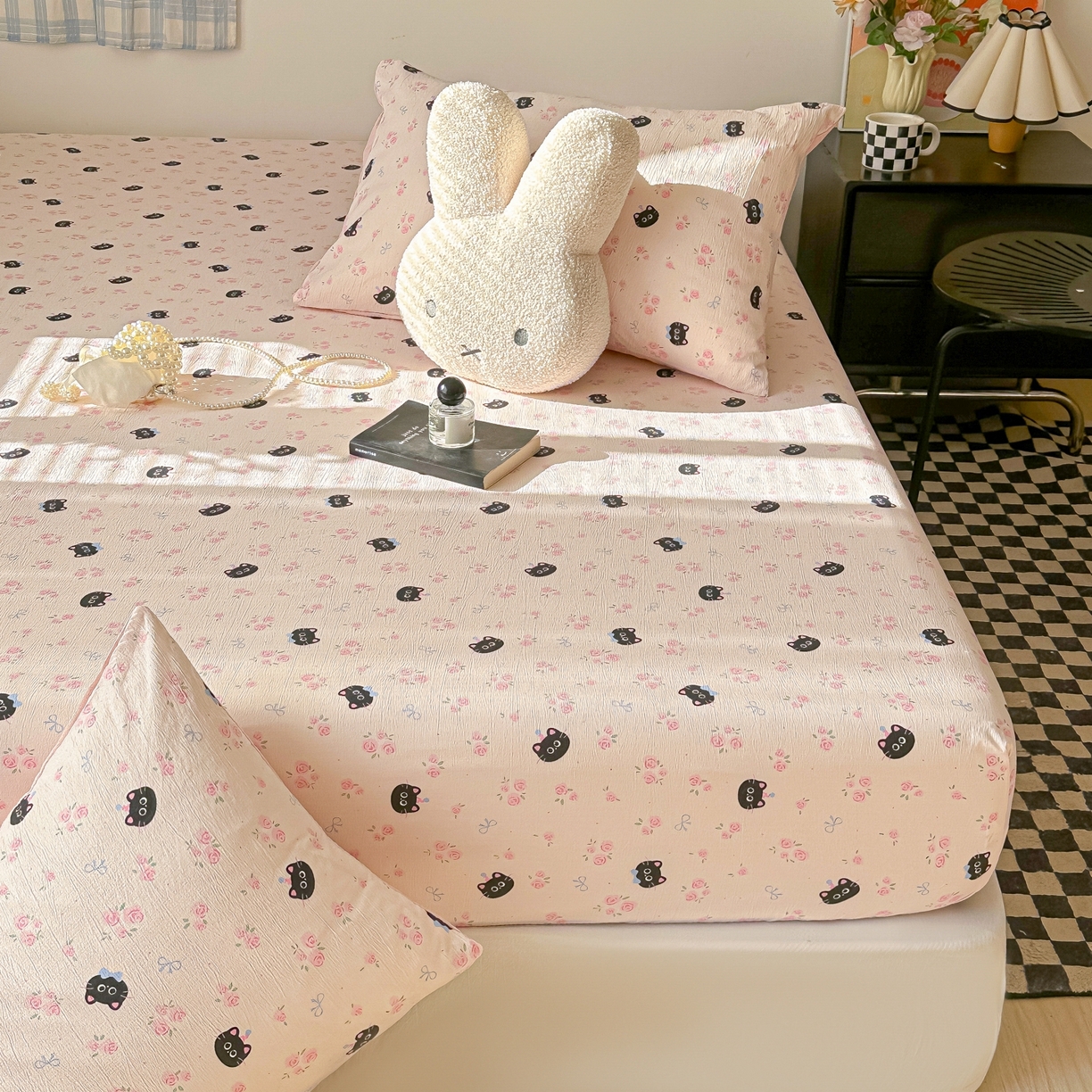 91家纺网 家纺一手货源 找家纺 繁花家居 2026新款泡芙棉云感木棉邹邹纱单床笠床单单件学生床 粉糖喵仔