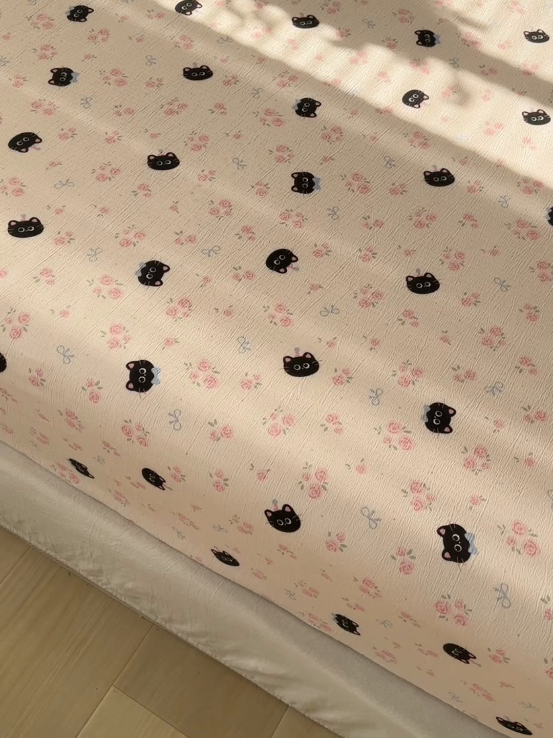 91家纺网 家纺一手货源 找家纺 繁花家居 2026新款泡芙棉云感木棉邹邹纱单床笠床单单件学生床 粉糖喵仔