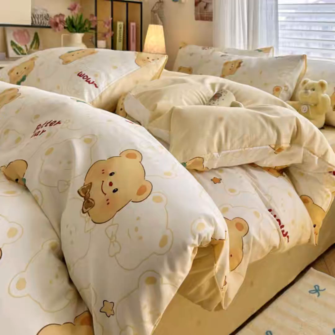 91家纺网 家纺一手货源 找家纺 名兮家居 2026跑量款全棉印花四件套 迷你熊