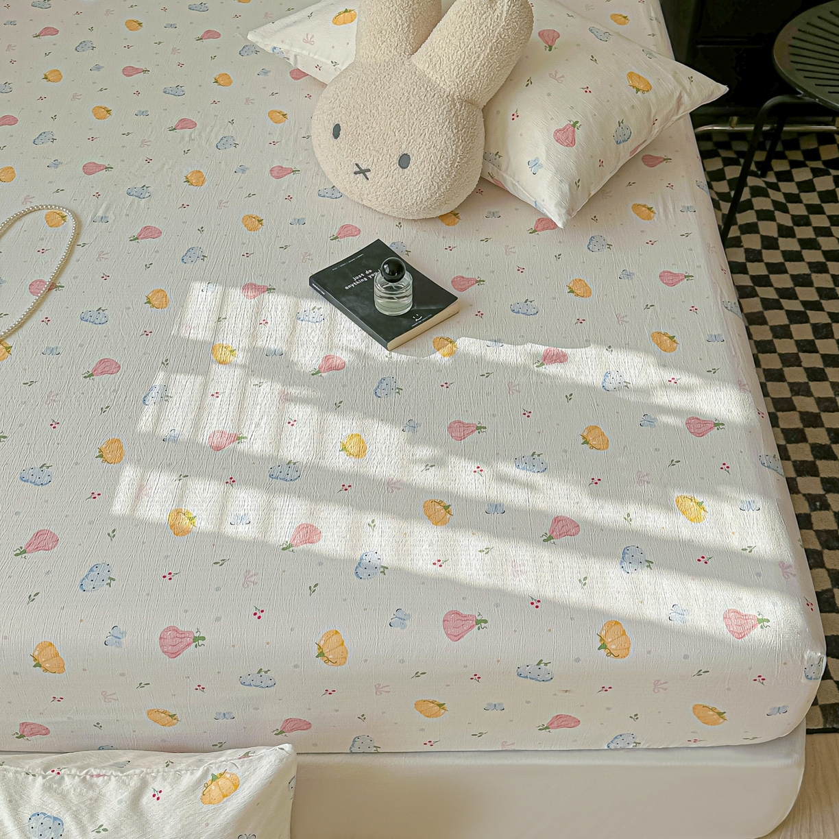 91家纺网 家纺一手货源 找家纺 繁花家居 2026新款泡芙棉云感木棉邹邹纱单床笠床单单件学生床 果园晨曲