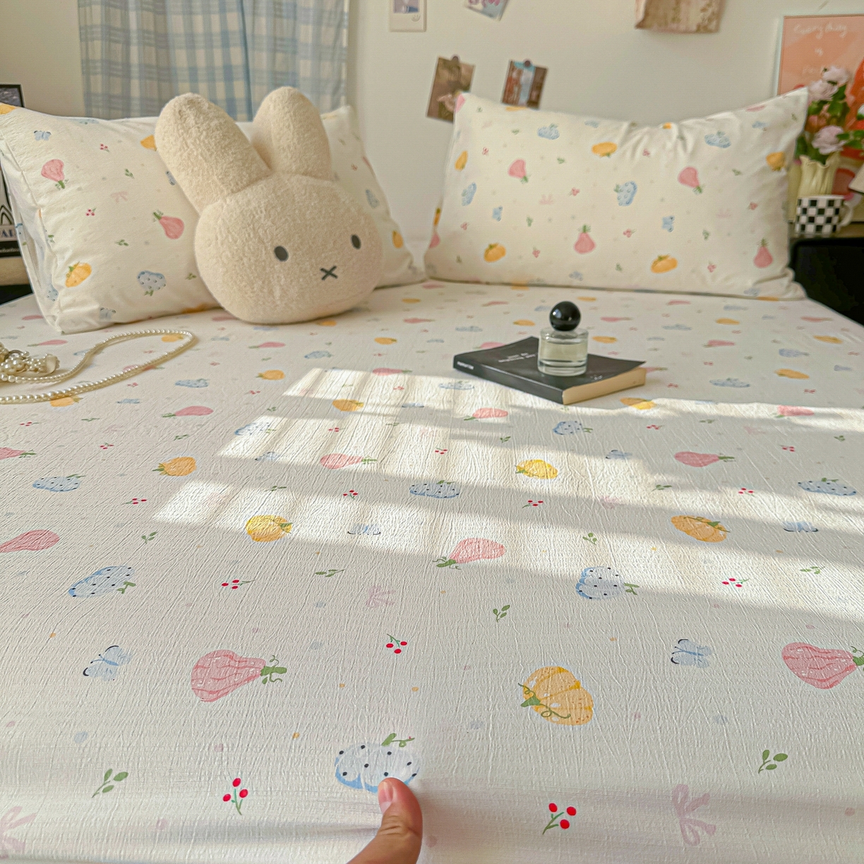 91家纺网 家纺一手货源 找家纺 繁花家居 2026新款泡芙棉云感木棉邹邹纱单床笠床单单件学生床 果园晨曲