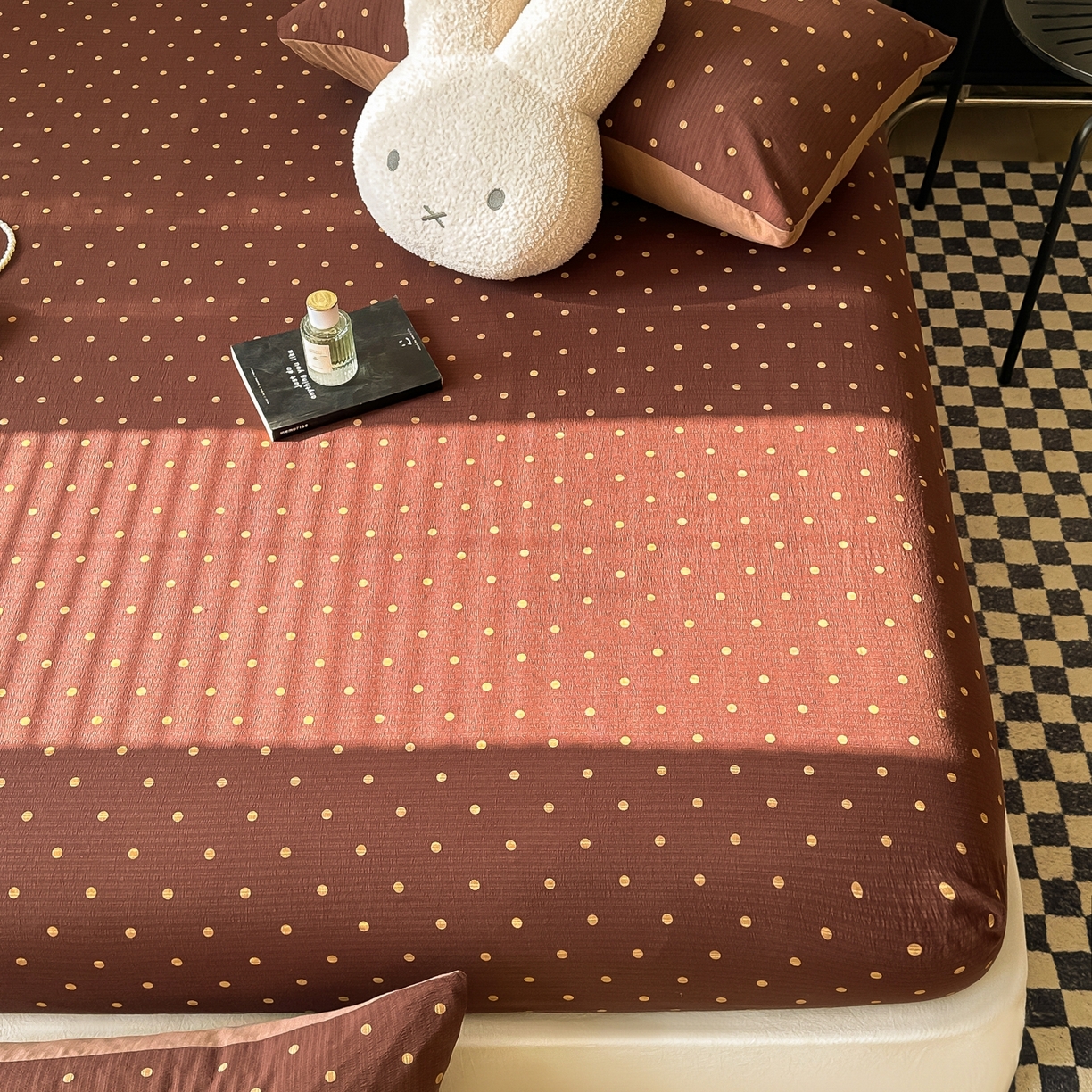 91家纺网 家纺一手货源 找家纺 繁花家居 2026新款泡芙棉云感木棉邹邹纱单床笠床单单件学生床 焦糖波点