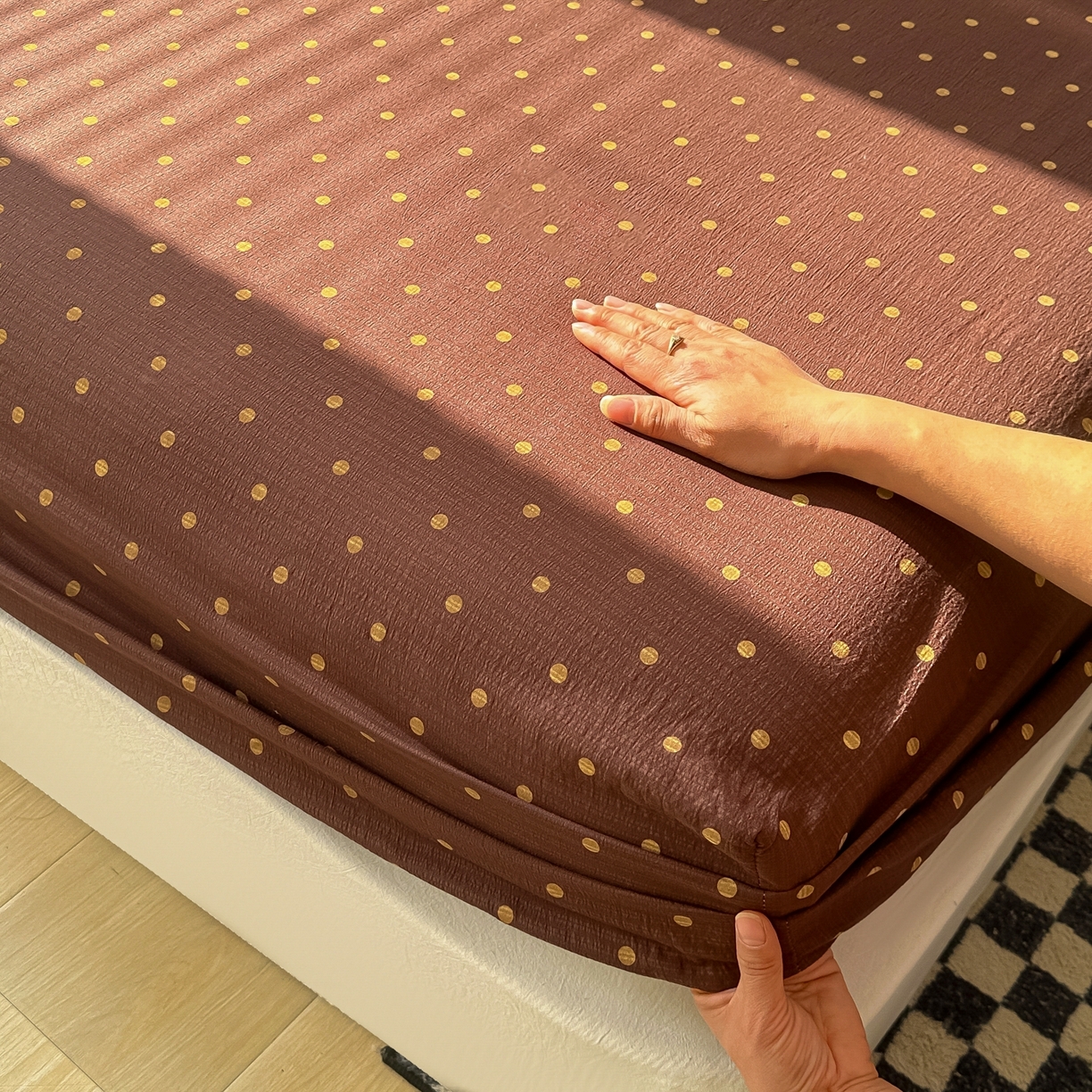 91家纺网 家纺一手货源 找家纺 繁花家居 2026新款泡芙棉云感木棉邹邹纱单床笠床单单件学生床 焦糖波点